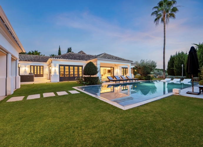 Villa Independiente en Nueva Andalucía - 1