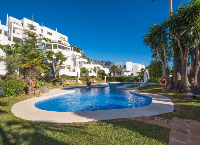 Apartment Middle Floor in The Golden Mile Coto Real  - 1