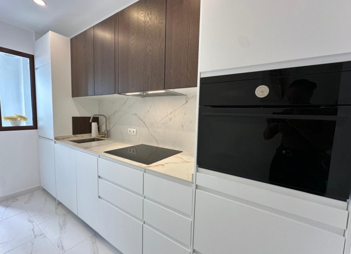 Apartment Middle Floor in The Golden Mile Coto Real  - 2