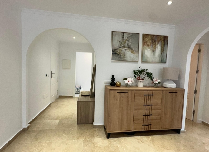 Apartment Middle Floor in The Golden Mile Coto Real  - 4