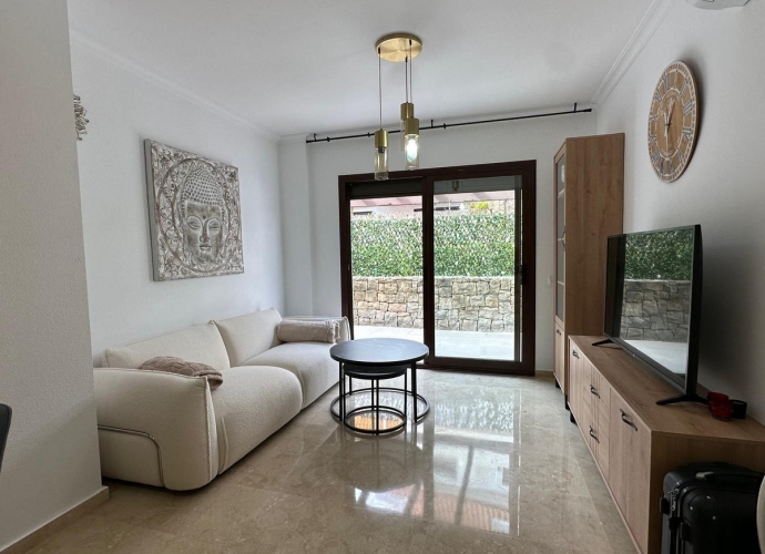 Apartment Middle Floor in The Golden Mile Coto Real  - 5