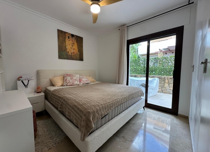 Apartment Middle Floor in The Golden Mile Coto Real  - 9