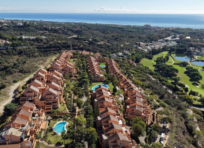 Apartment Middle Floor in Elviria Los Lagos de Santa María Golf  - 2