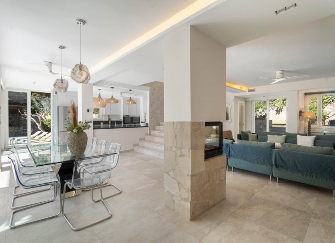 Villa Detached in El Rosario - 4