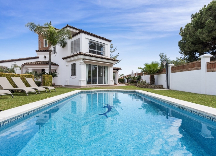 Villa Independiente en Las Chapas - 1