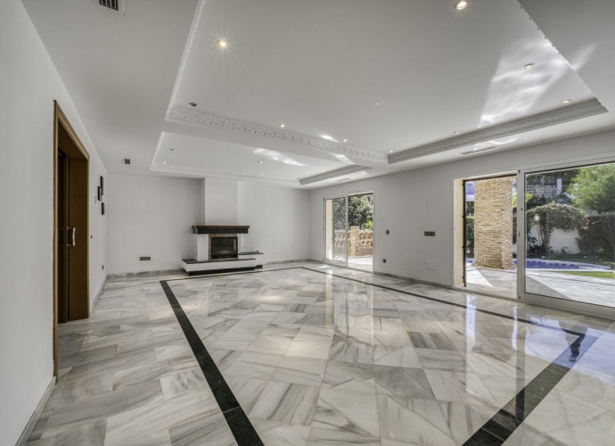 Villa Detached in El Rosario - 5