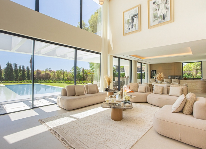 Villa Detached in Los Monteros - 4