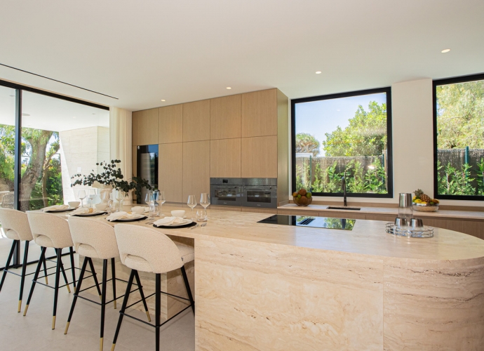 Villa Detached in Los Monteros - 10