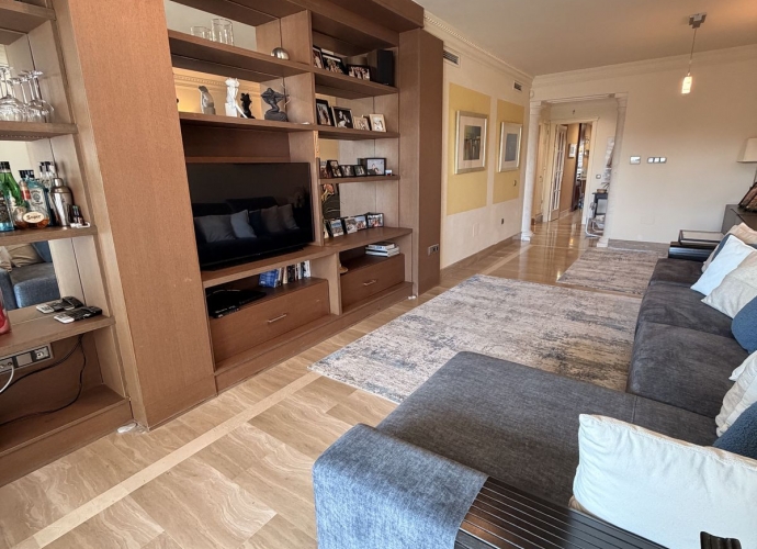 Apartment Middle Floor in Sierra Blanca - 4