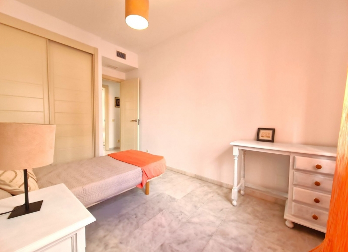 Apartamento Planta Media en Estepona - 5