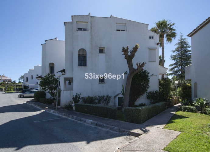 Villa Adosada en New Golden Mile - 2
