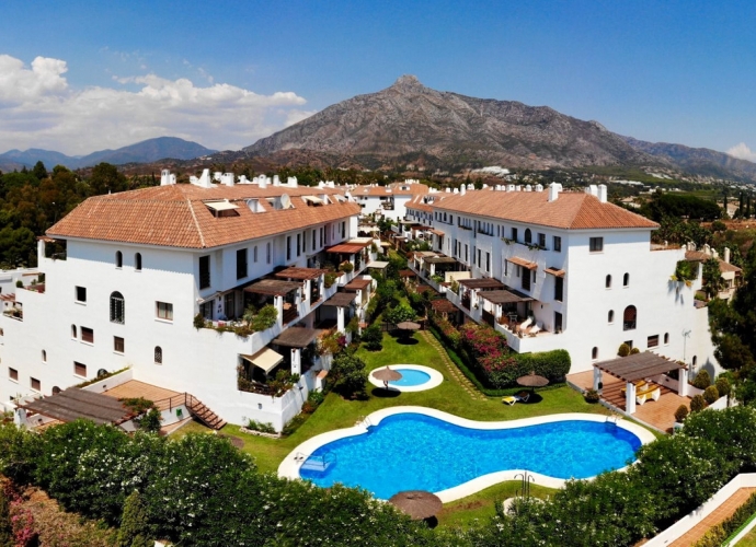 Apartment Middle Floor in The Golden Mile - 1