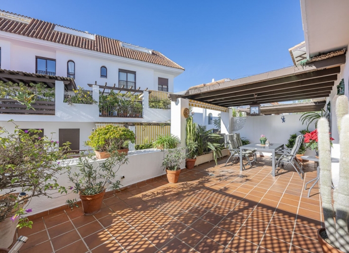 Apartment Middle Floor in The Golden Mile - 2