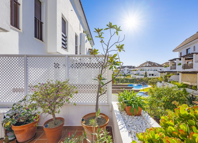 Apartment Middle Floor in The Golden Mile - 3