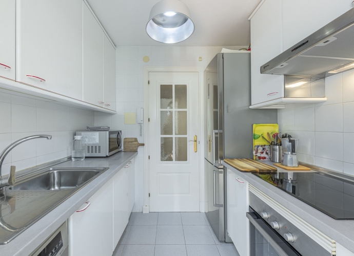 Apartment Middle Floor in The Golden Mile - 10