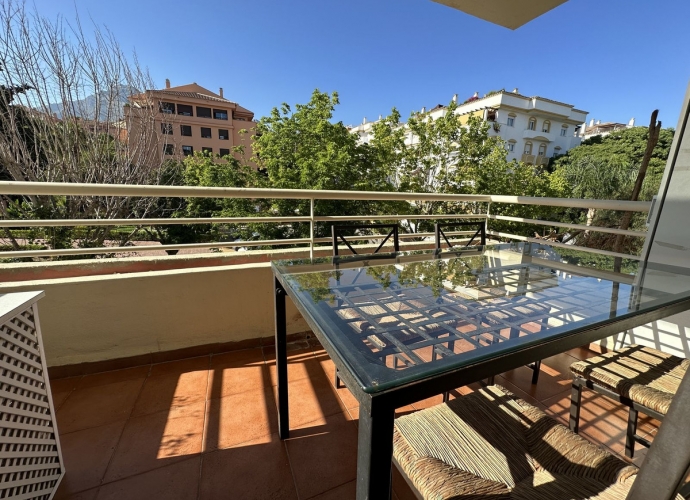 Apartment Middle Floor in The Golden Mile - 1