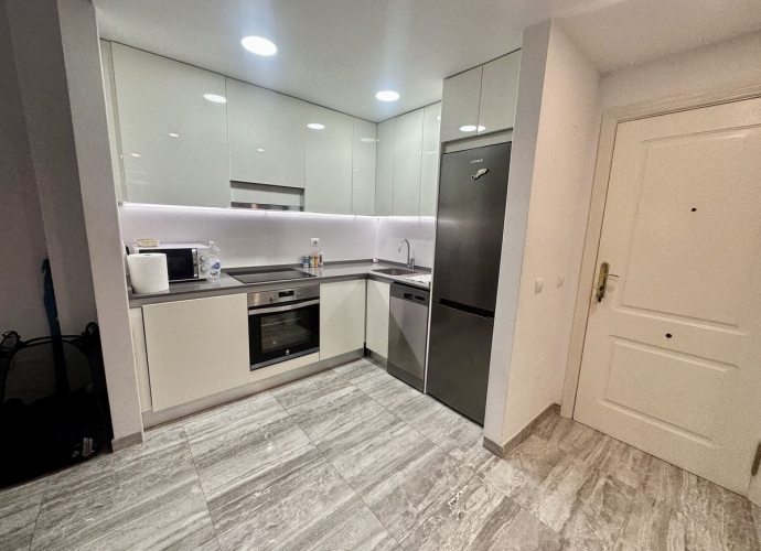 Apartment Middle Floor in The Golden Mile - 4