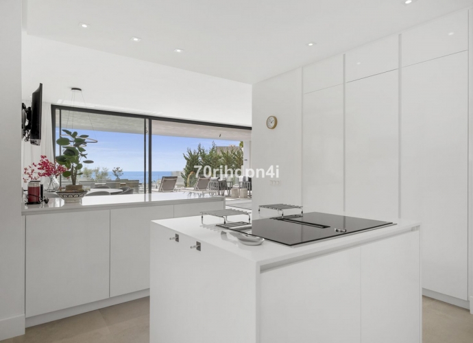 Villa Detached in Marbella - 1