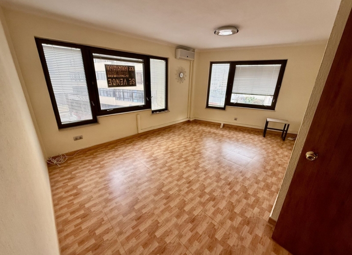 Commercial Office in Marbella - 1