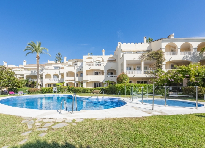 Apartment Middle Floor in Estepona - 1