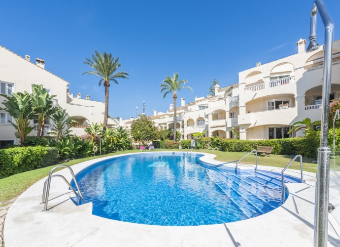 Apartment Middle Floor in Estepona - 2