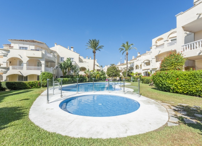 Apartment Middle Floor in Estepona - 3
