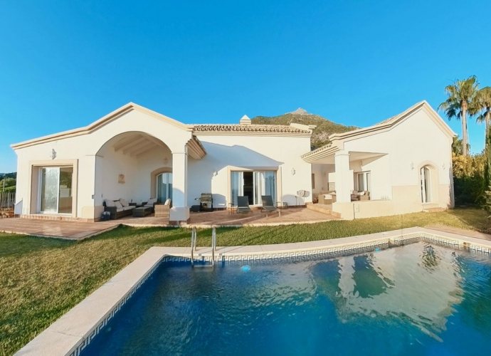 Villa Independiente en Sierra Blanca - 1