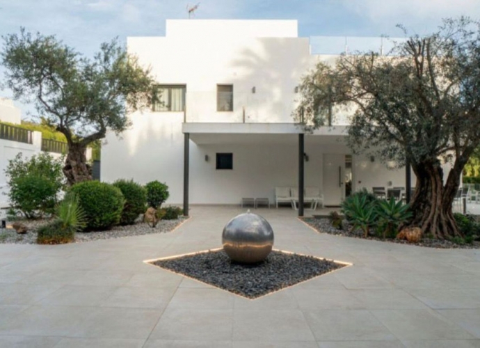 Villa Detached in Nueva Andalucía - 1
