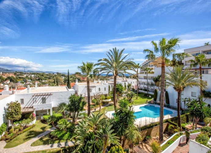 Apartment Middle Floor in Nueva Andalucía - 1