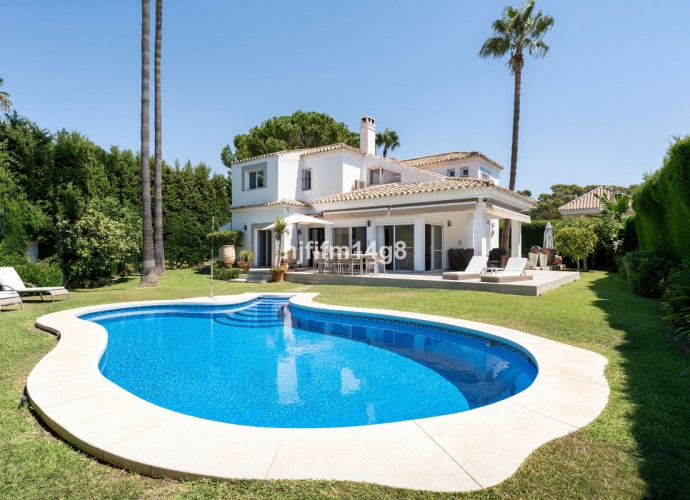 Villa Independiente en Nueva Andalucía - 1