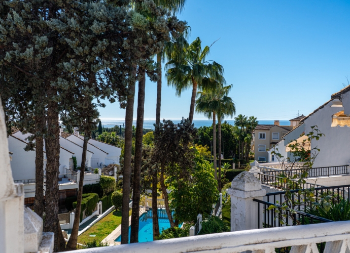 Townhouse Detached in The Golden Mile - 3