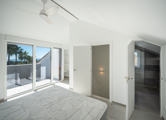 Townhouse Detached in The Golden Mile - 4
