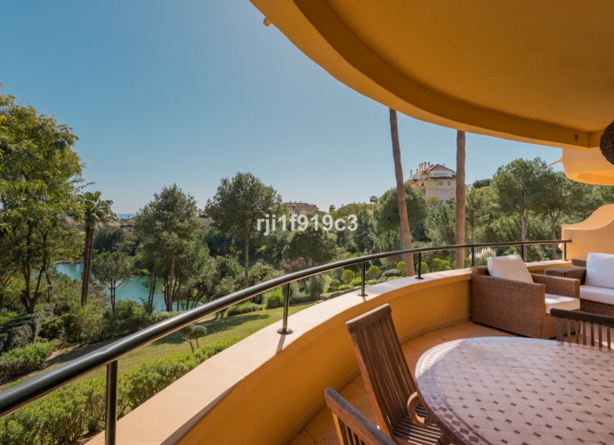 Apartamento Planta Media en Elviria - 1