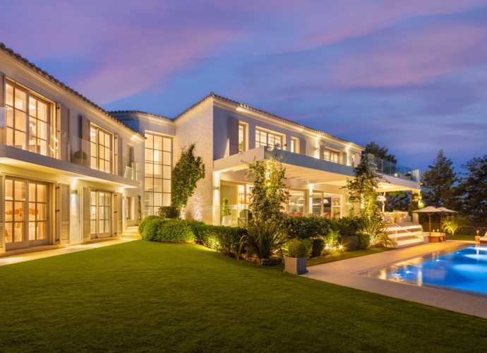 Villa Independiente en Aloha - 2