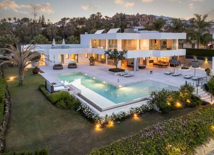 Villa Independiente en Nueva Andalucía - 1