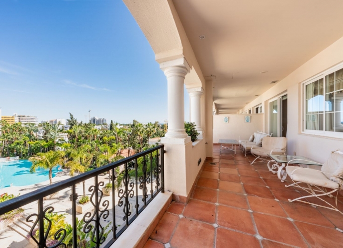 Apartamento Planta Media en Marbella - 1