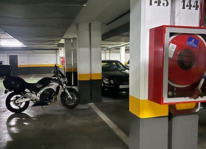 Commercial Garage situé à Puerto Banús - 1