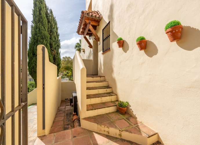 Apartamento Planta Baja en Aloha - 7