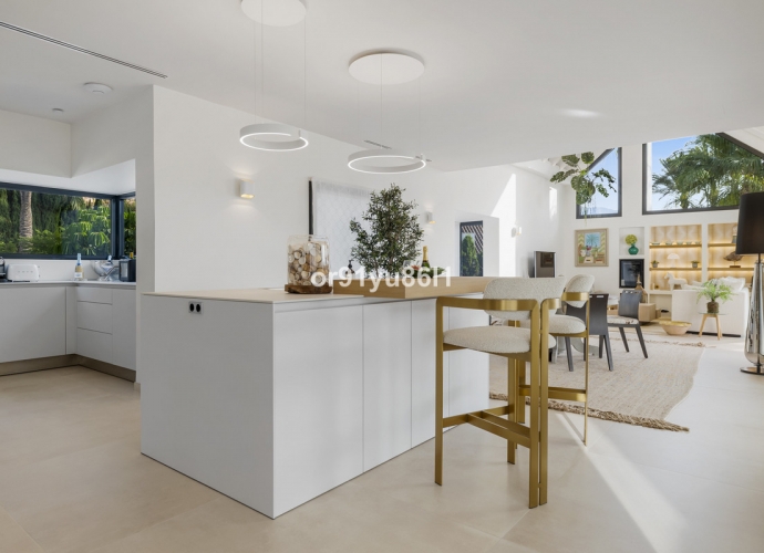 Villa Detached in The Golden Mile - 6
