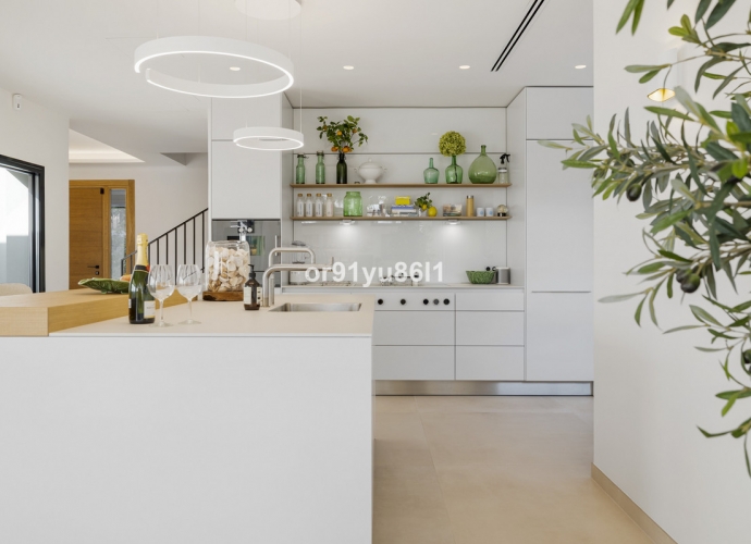 Villa Detached in The Golden Mile - 8