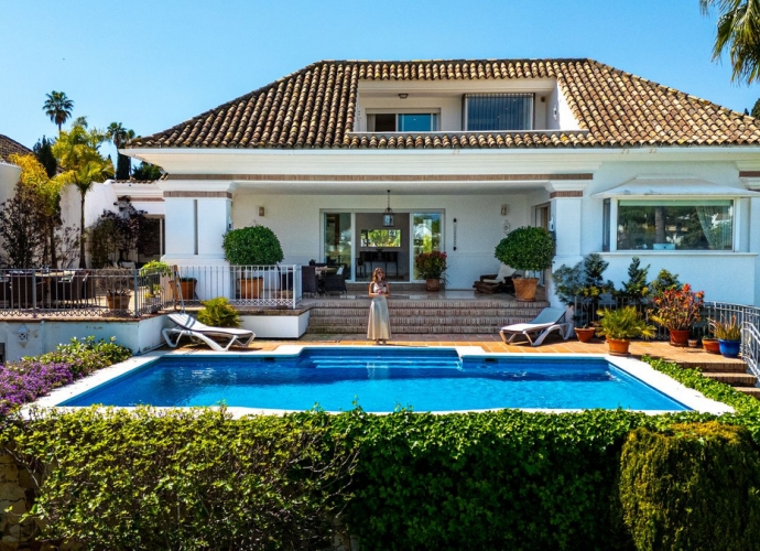 Villa Independiente en Aloha - 2