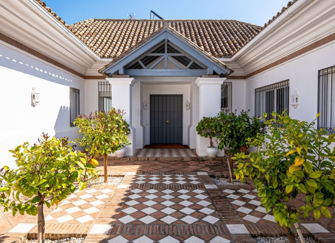 Villa Independiente en Aloha - 6
