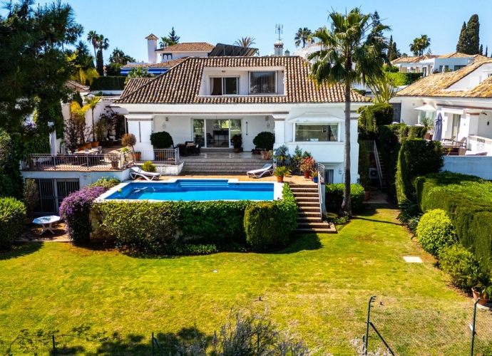 Villa Independiente en Aloha - 10