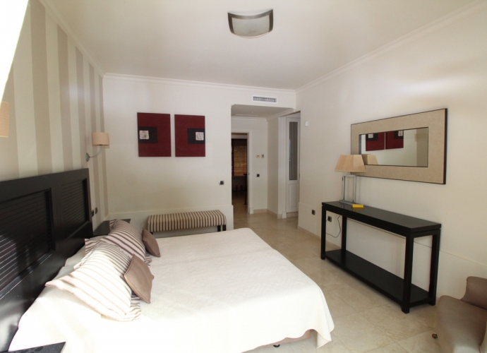Townhouse Semi Detached in The Golden Mile - 5