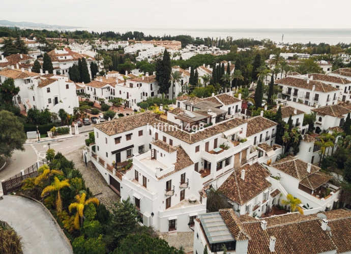 Townhouse Terraced in The Golden Mile - 2