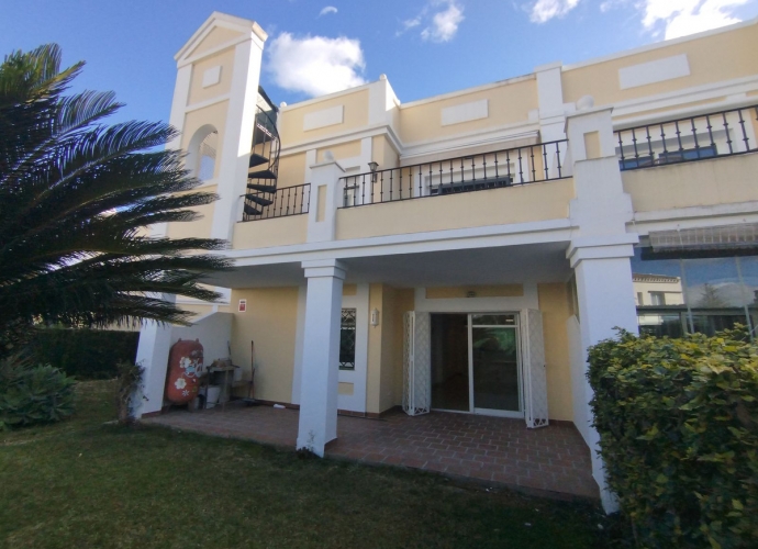 Apartamento Planta Baja en Aloha - 1