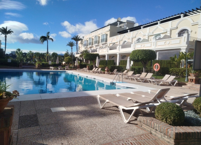Apartamento Planta Baja en Aloha - 3