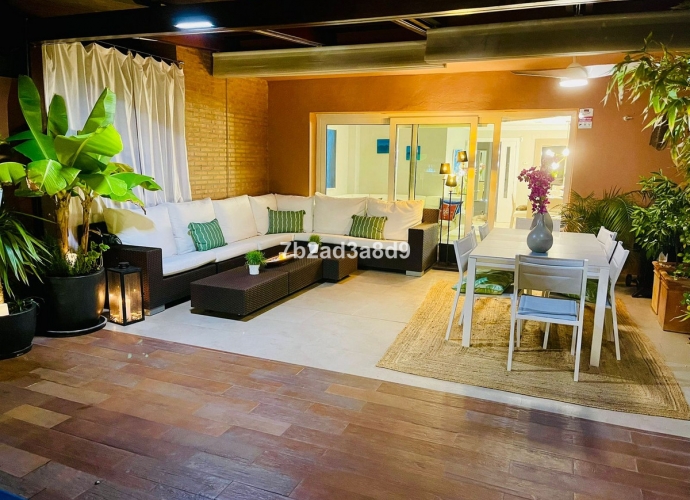 Townhouse Terraced in Bahía de Marbella - 1