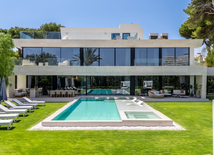 Villa Independiente en Los Monteros - 1