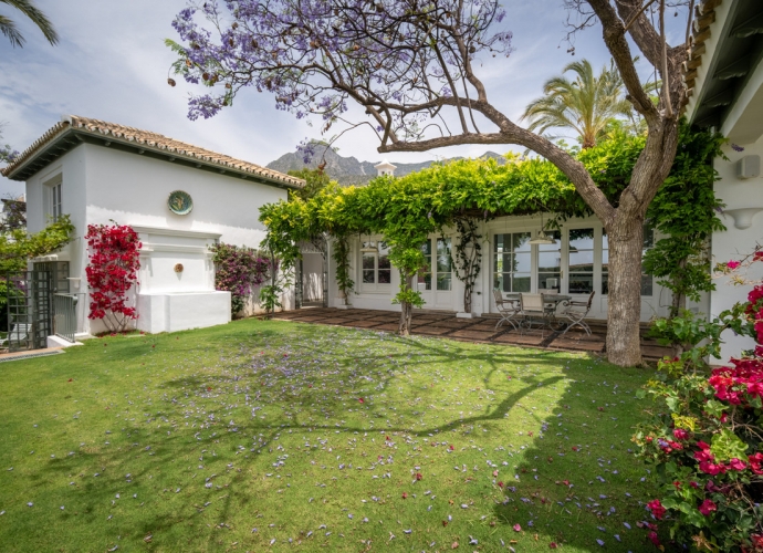Villa Independiente en Sierra Blanca - 1